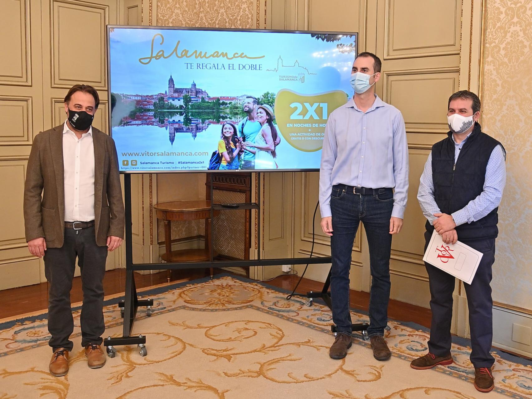 Fernando Castaño, Pablo Montes y Ricardo Criado, esta mañana en el Ayuntamiento de Salamanca