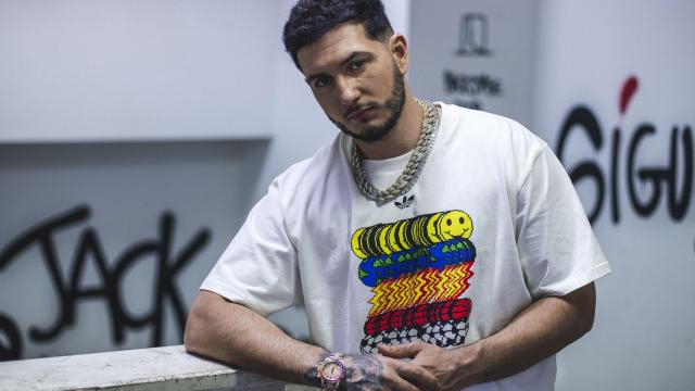 Omar Montes durante una de sus promociones.