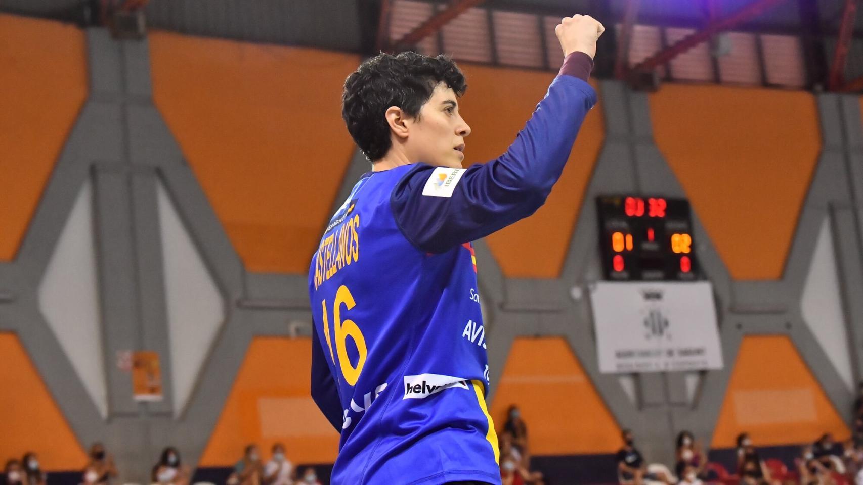 Merche Castellanos con la Selección Española de Balonmano. Foto: RFEBM