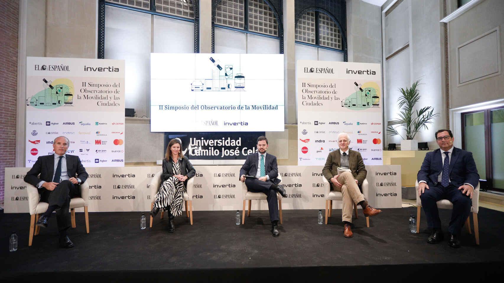 De izquierda a derecha, Julián Núñez (Seopan); María José Rallo (Mitma); Arturo Criado (Invertia); Pablo Hermoso de Mendoza (Reci); y Dionisio González (Uitp).