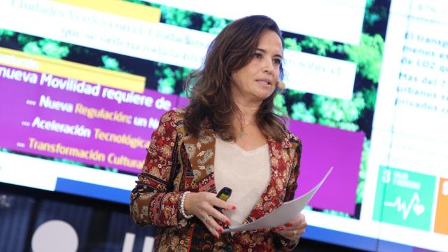 Berta Barrero, directora general de Transportes de Indra, durante su intervención en la  primera jornada del II Simposio del Observatorio de la Movilidad y las Ciudades.