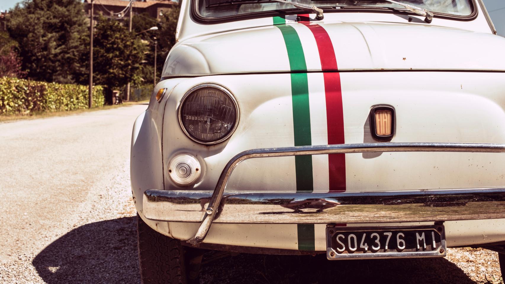 Un automóvil FIAT de época.