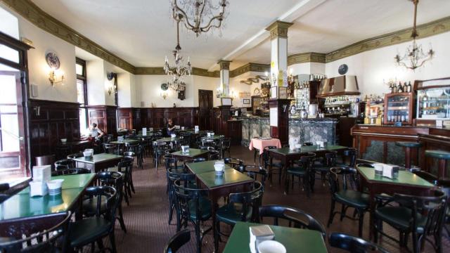 El interior del Café Derby antes de su cierre.