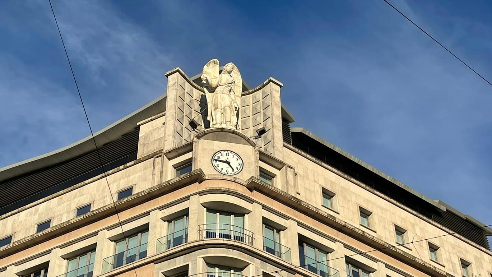 El reloj de carillón de la sede central de Abanca.