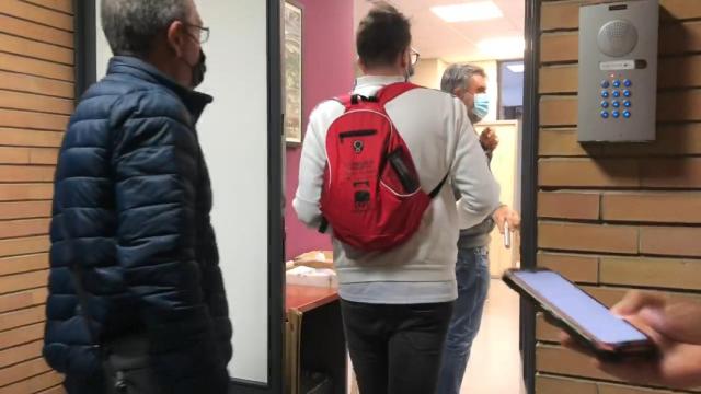 Encierro de CGT en las oficinas de Renfe en Sevilla.