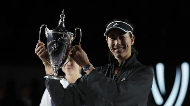 Muguruza, con el título de campeona.