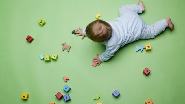 Un estudio del Observatorio Social 'La Caixa' analiza las razones detrás de la baja natalidad en nuestro país.