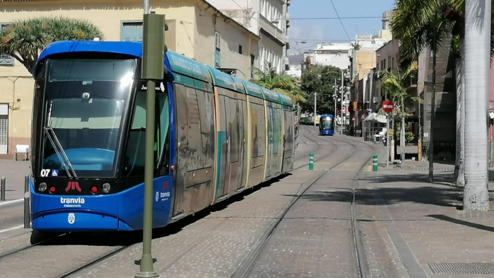 Tranvía parado en Santa Cruz de Tenerife por el cero energético.