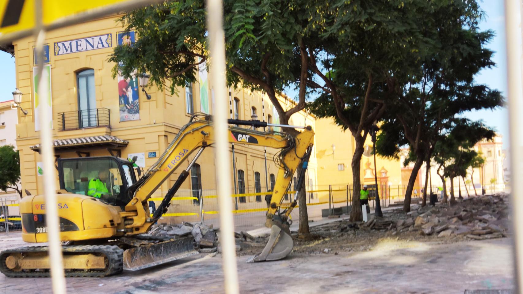 Imagen de los trabajos que se desarrollan en las cercanías de la Cofradía de Mena.