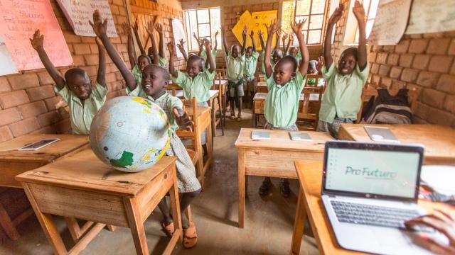 Educación digital, la mejor herramienta para que los niños “brillen con luz propia” en el futuro