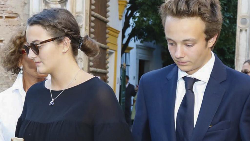 Victoria de Hohenlohe, en la imagen junto a su hermano Alexander, es la noble más titulada del mundo.