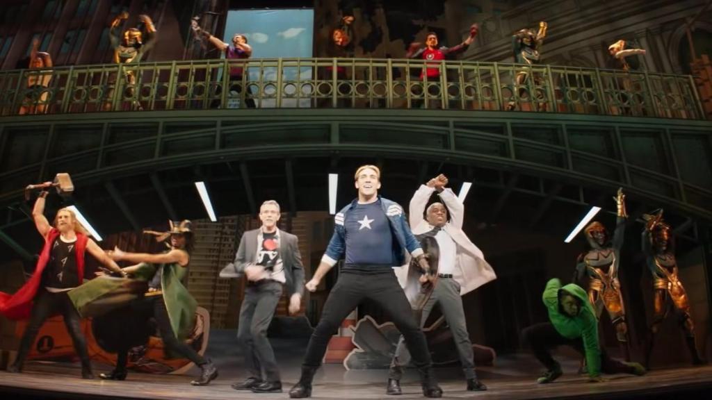 El musical de 'Los Vengadores' que va a ver Clint con sus hijos.