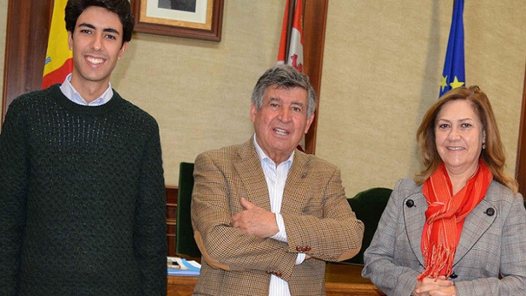 El portavoz popular y exalcalde Alejo Riñones, en el centro de la imagen, en una imagen de archivo
