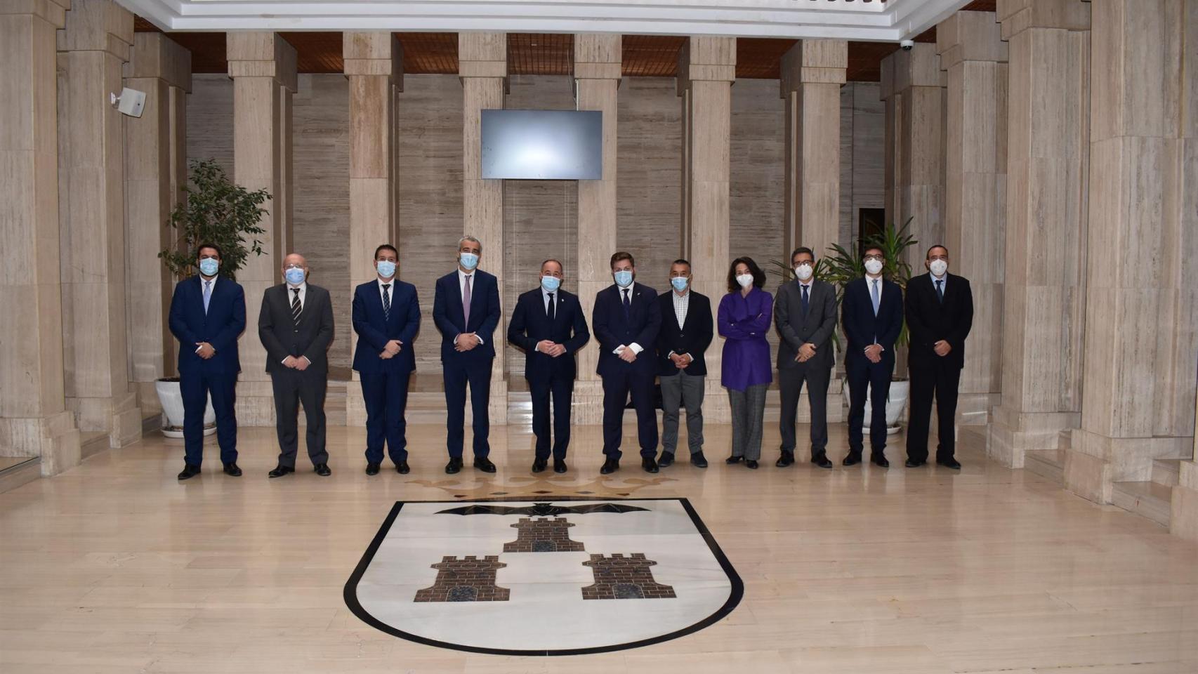 Un grupo de trabajo compuesto por las instituciones y Aena buscará alternativas para potenciar el Aeropuerto de Albacete