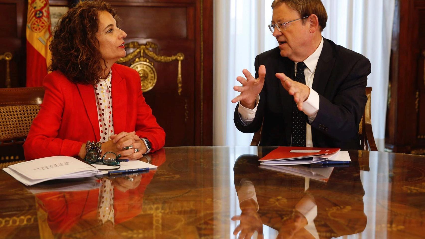 La ministra de Hacienda, María Jesús Montero; y el presidente valenciano, Ximo Puig. EFE