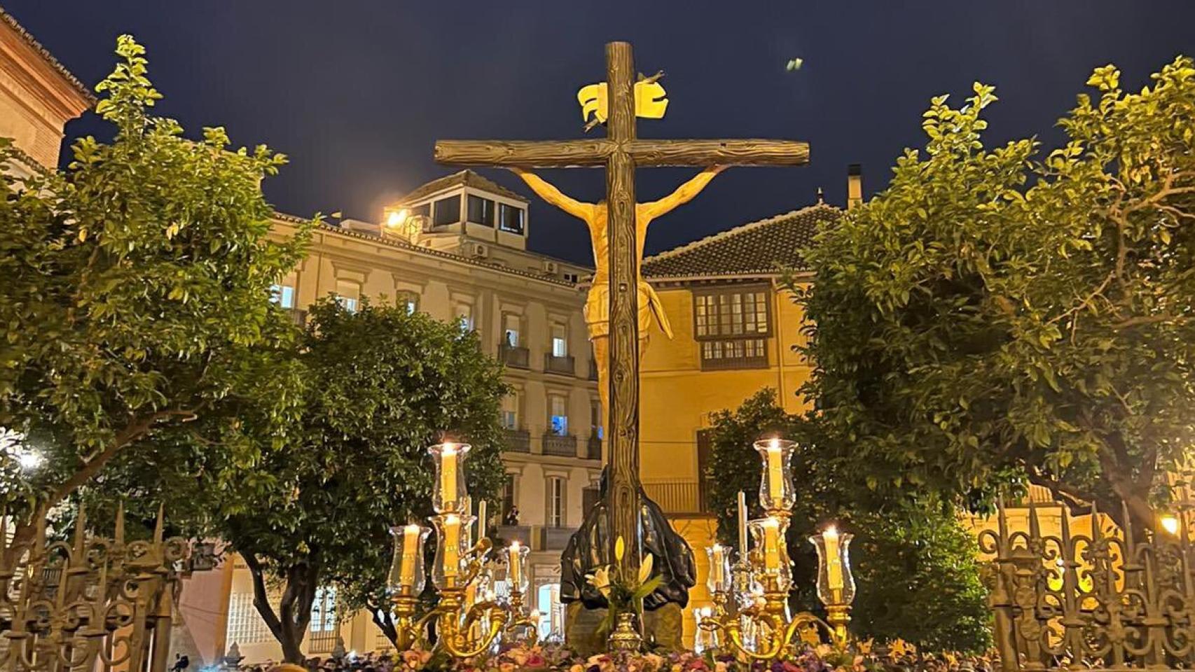 El Santísimo Cristo del Amor saliendo de la Catedral.