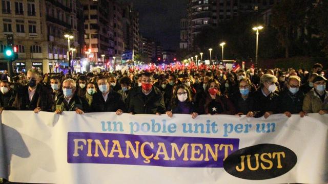 En la manifestación de Valencia ha estado el president Ximo Puig y el líder del PPCV Carlos Mazón.