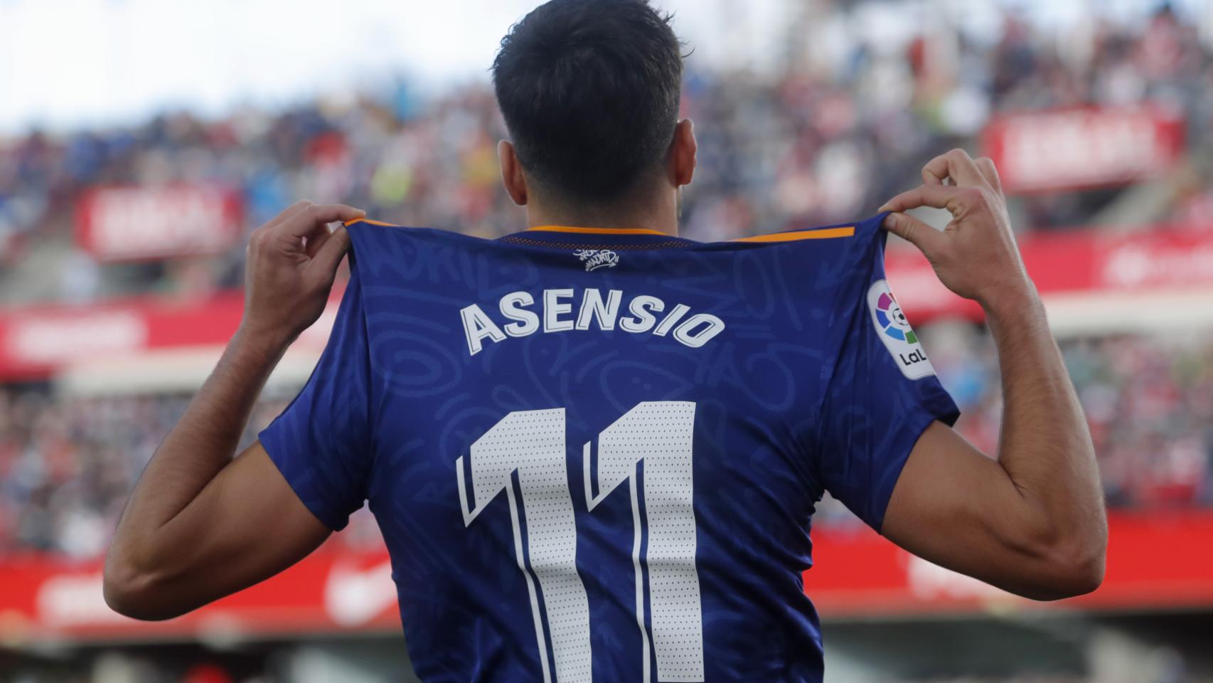 Marco Asensio celebra su gol al Granada