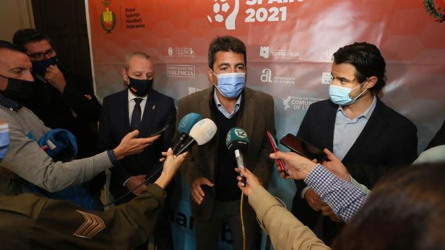 El presidente de la Diputación de Alicante, Carlos Mazón, y el alcalde de Torrevieja, Eduardo Dolón.