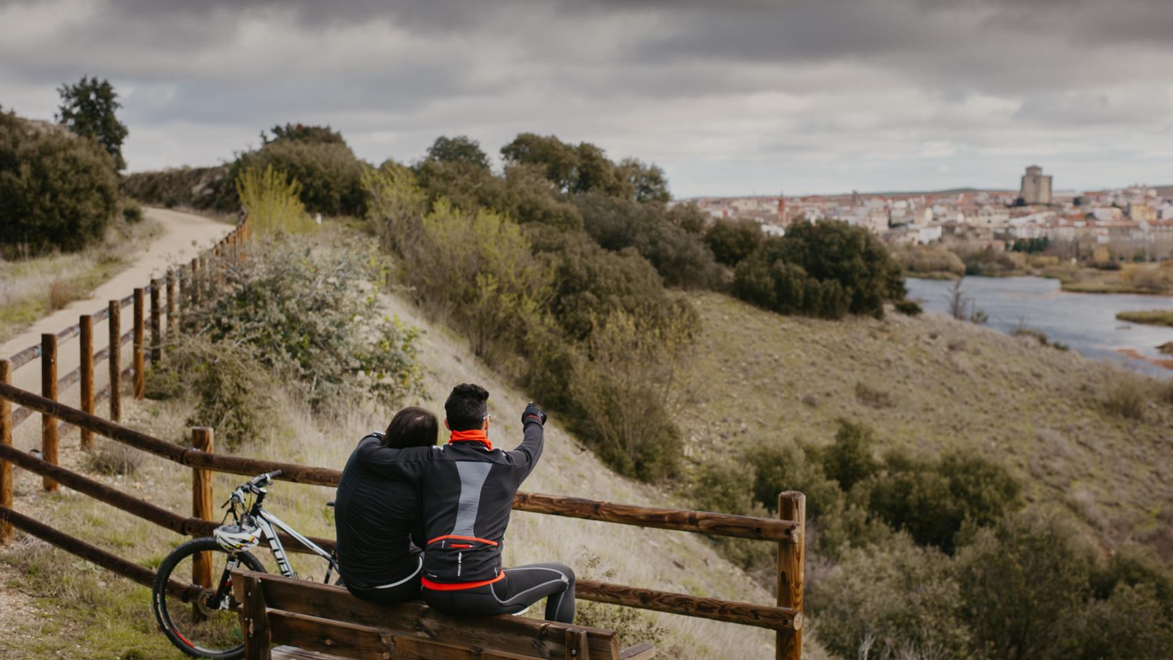 Dos visitantes en Alba de Tormes
