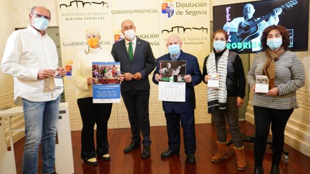 Acto de presentación de los calendarios solidarios de la residencia La Alameda de Nava de la Asunción