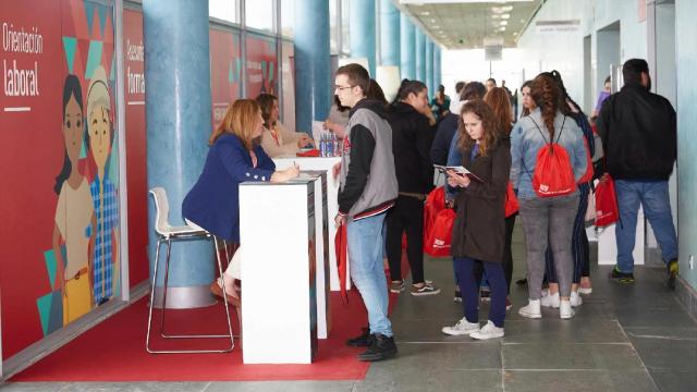 Participantes en anteriores ediciones de la feria de empleo.