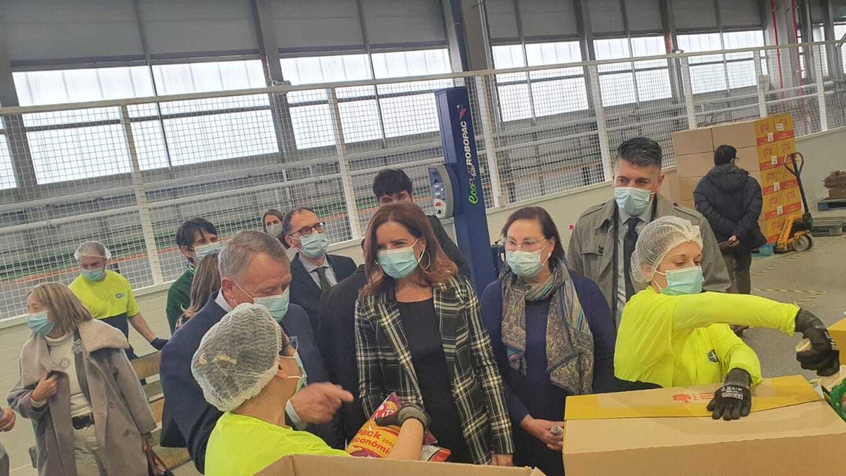 La consejera durante la visita a Prosame