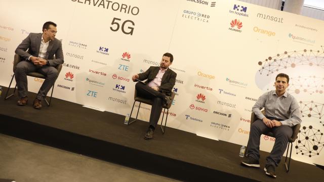 Imagen de la mesa redonda 'El 5G y las posibilidades para los nuevos dispositivos', en la  primera jornada del II Observatorio 5G.