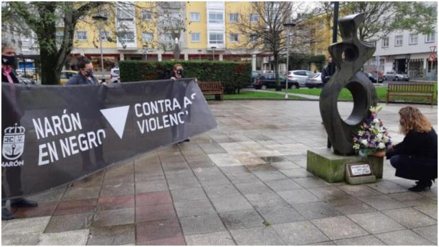 Ofrenda floral en Narón el pasado año.