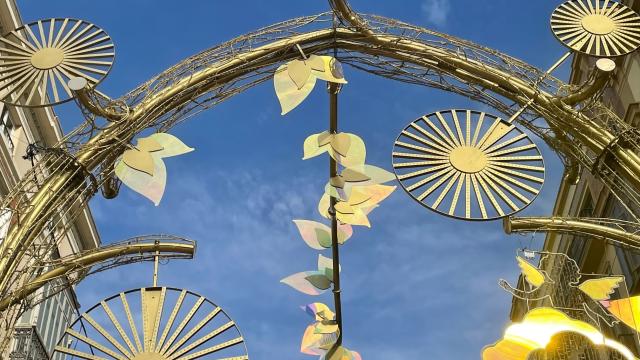Detalles del alumbrado de Navidad en calle Larios.