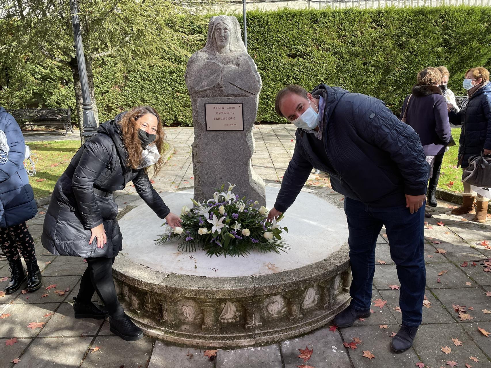 Guijuelo recuerda a las víctimas de la violencia de género
