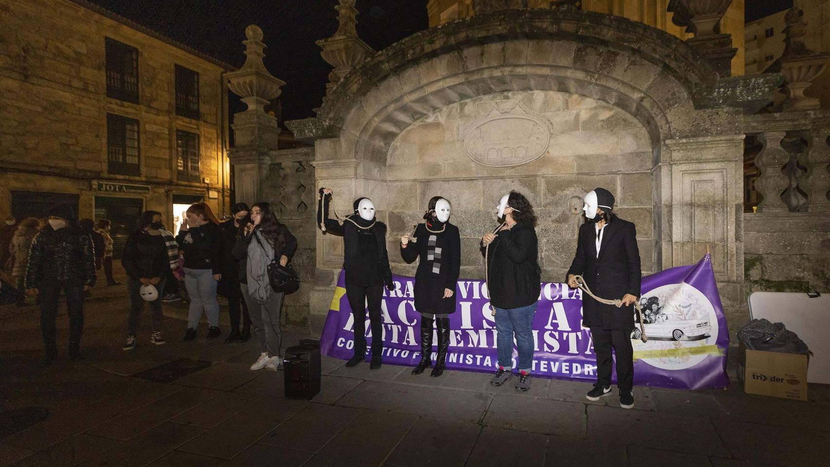 Performance en Pontevedra para reclamar formación sobre violencia machista de profesionales