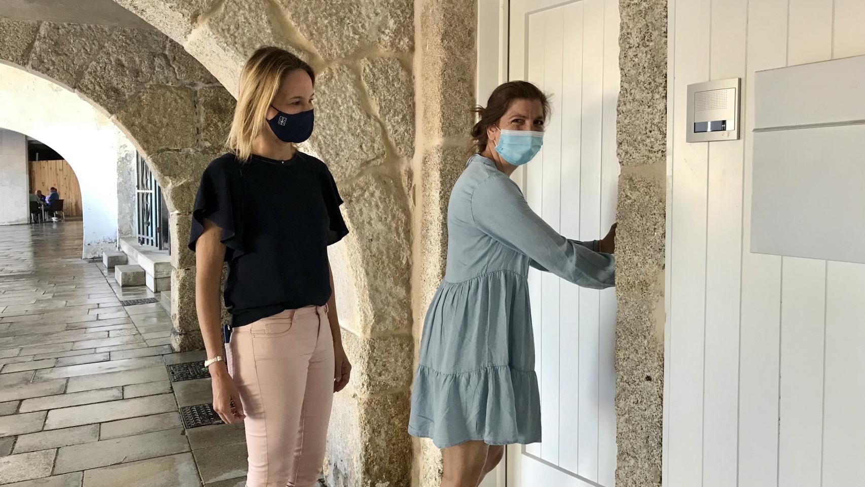 La delegada de la Xunta en Vigo durante la entrega de llaves de una vivienda en O Berbés el pasado verano.