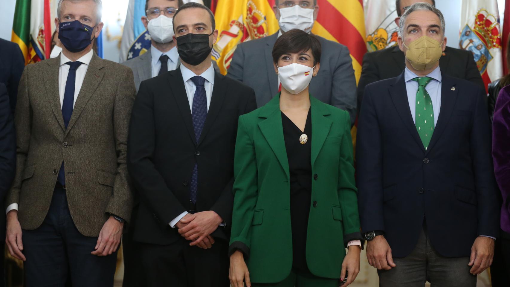Rodríguez (3d), junto a varios dirigentes autonómicos.
