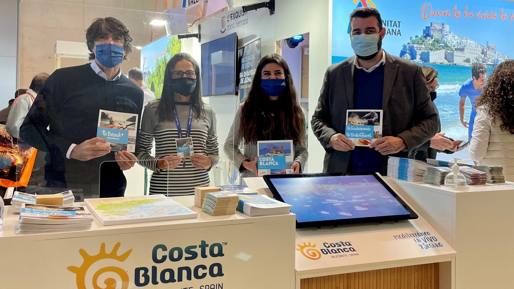 El director del Patronato Provincial de Turismo, José Mancebo, junto al presidente de ALROA, Javier Galdeano, y la secretaria de la Asociación de Campings de la Comunitat Valenciana, Lola Quereda.