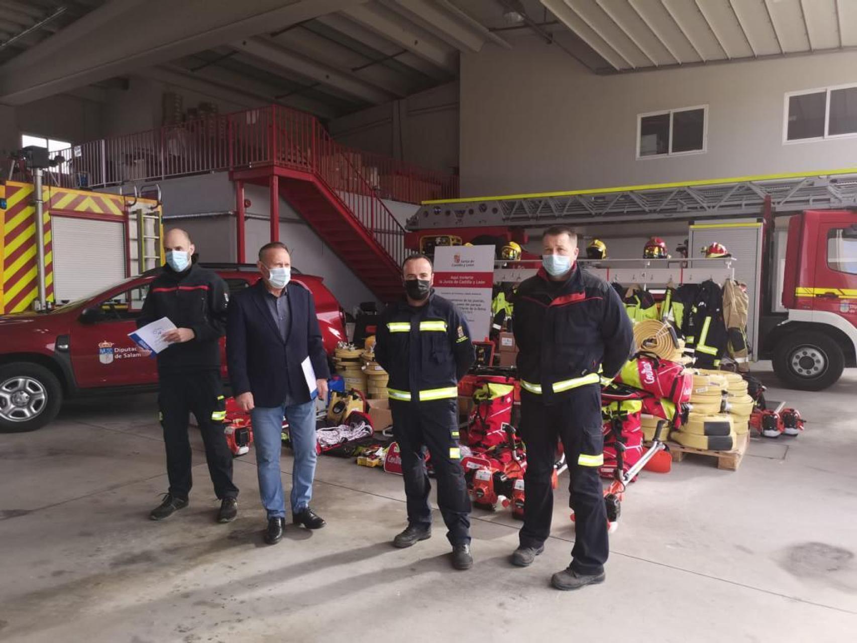 El diputado delegado visita el Parque de Bomberos de Villares