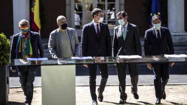 Pepe Álvarez, Unai Sordo, Pedro Sánchez, Antonio Garamendi y Gerardo Cuerva.