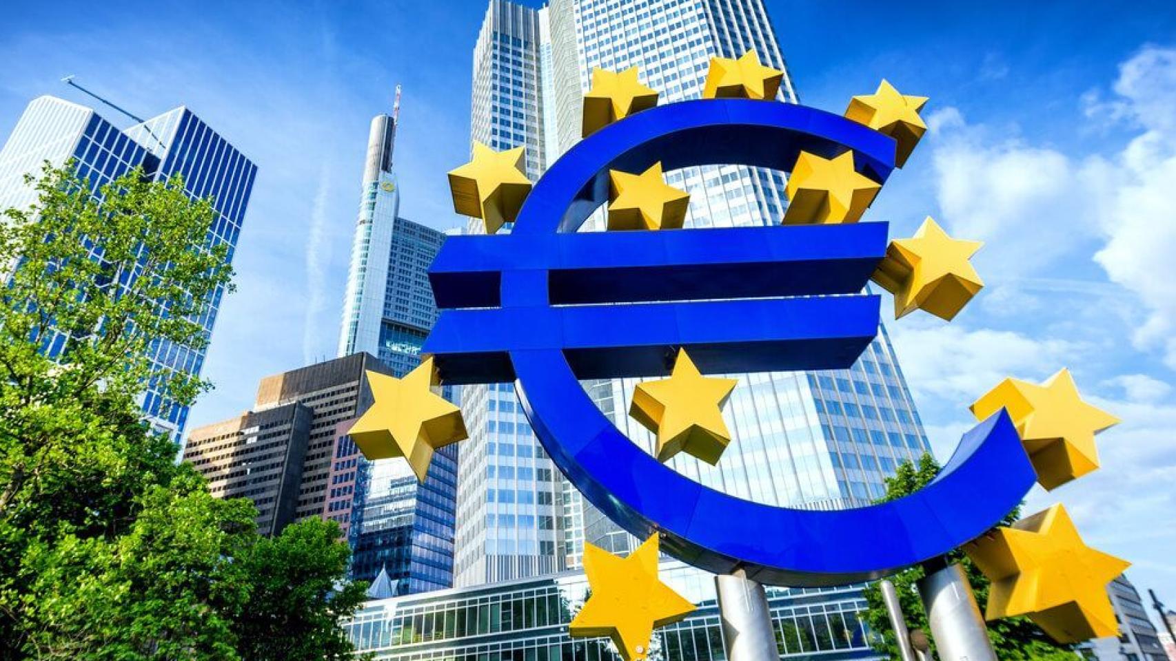 Monumento al euro en la antigua sede del BCE.
