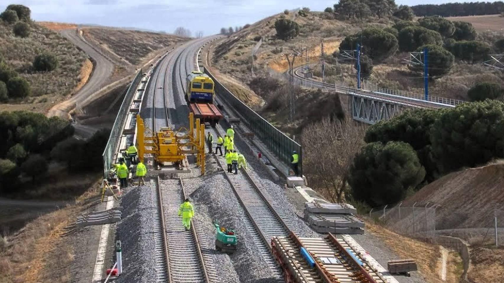 Obras en un tramo de alta velocidad.