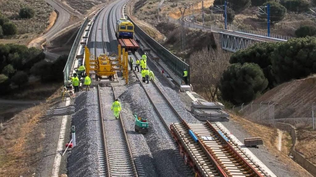 Obras en un tramo de alta velocidad.