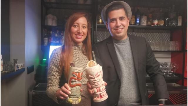 Los responsables del Cruel Cocktail Bar de A Coruña.