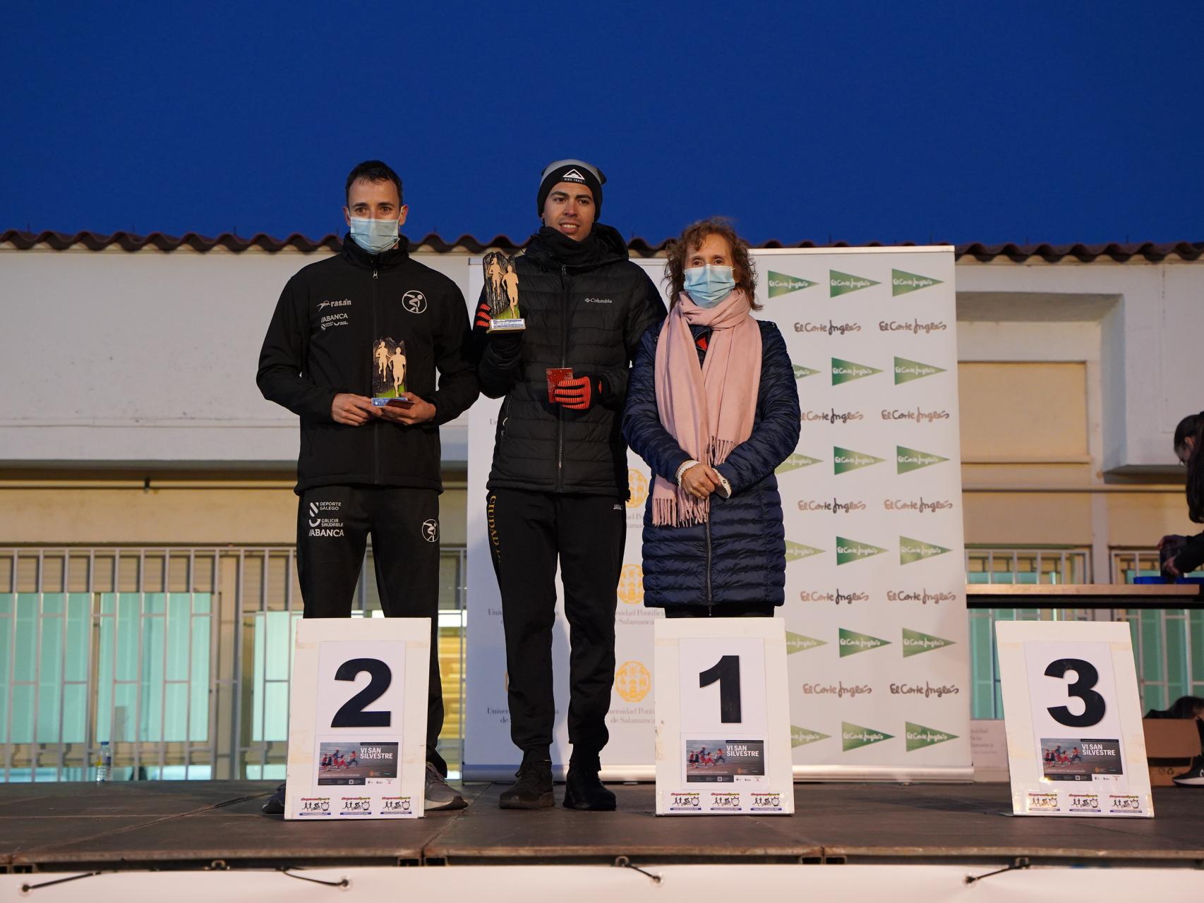 Entrega de trofeos en la categoría absoluta masculina