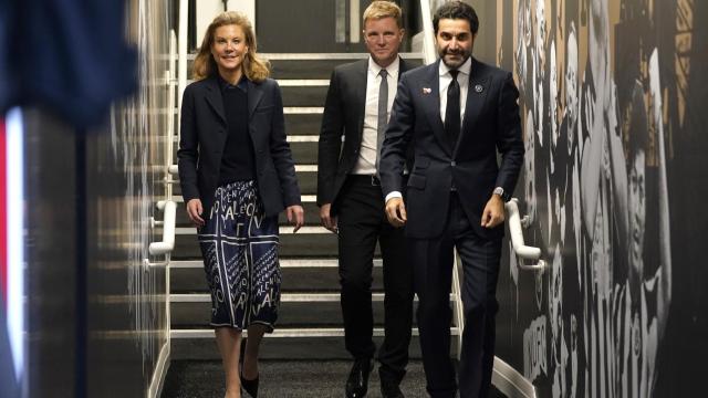 Amanda Staveley y Mehrdad Ghodoussi en la presentación de Eddie Howe como entrenador del Newcastle