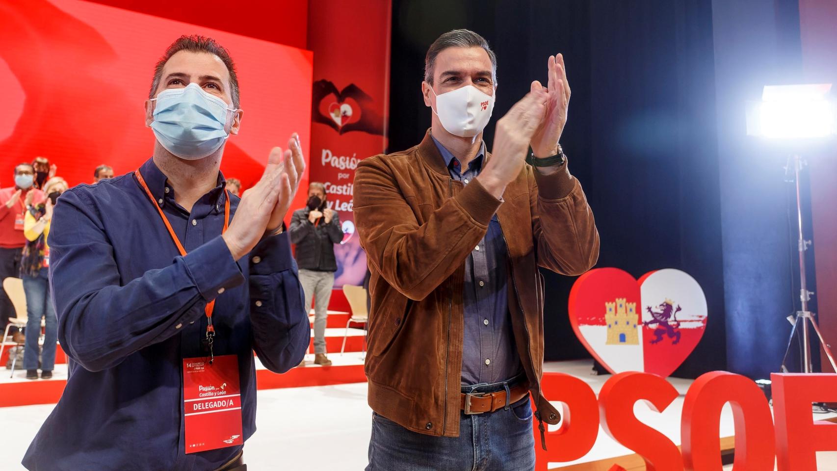 Pedro Sánchez junto a Luis Tudanca, secretario general del PSCyL, en Burgos.