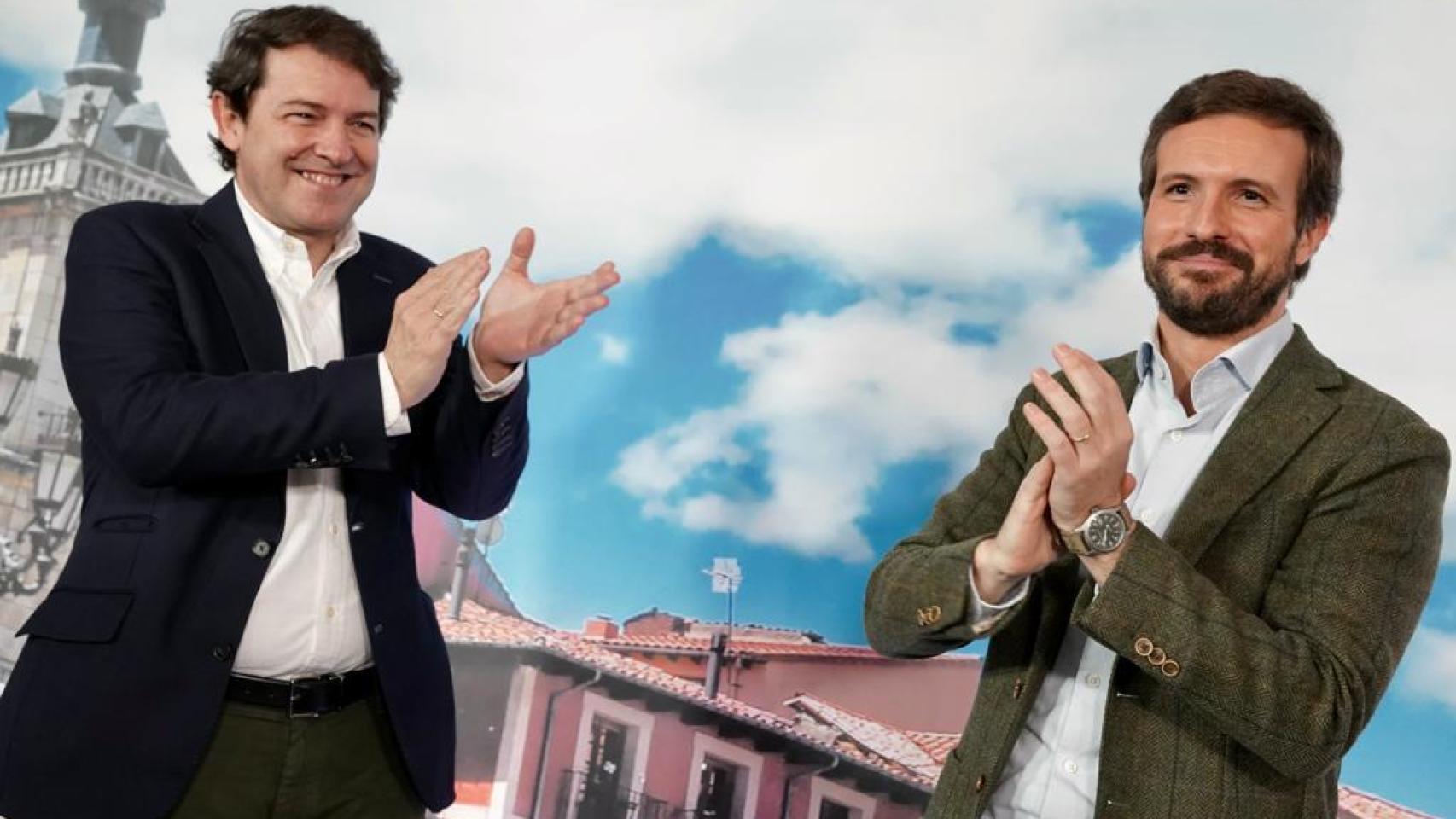Casado y Mañueco, en León, durante el encuentro de presidentes provinciales del PP.