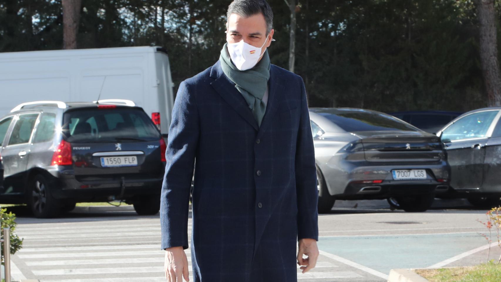 Pedro Sánchez a su llegada al tanatorio.