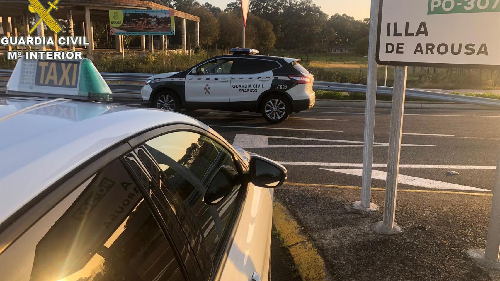 El taxi quedó inmovilizado después de que su conductor diese positivo en alcohol y drogas.