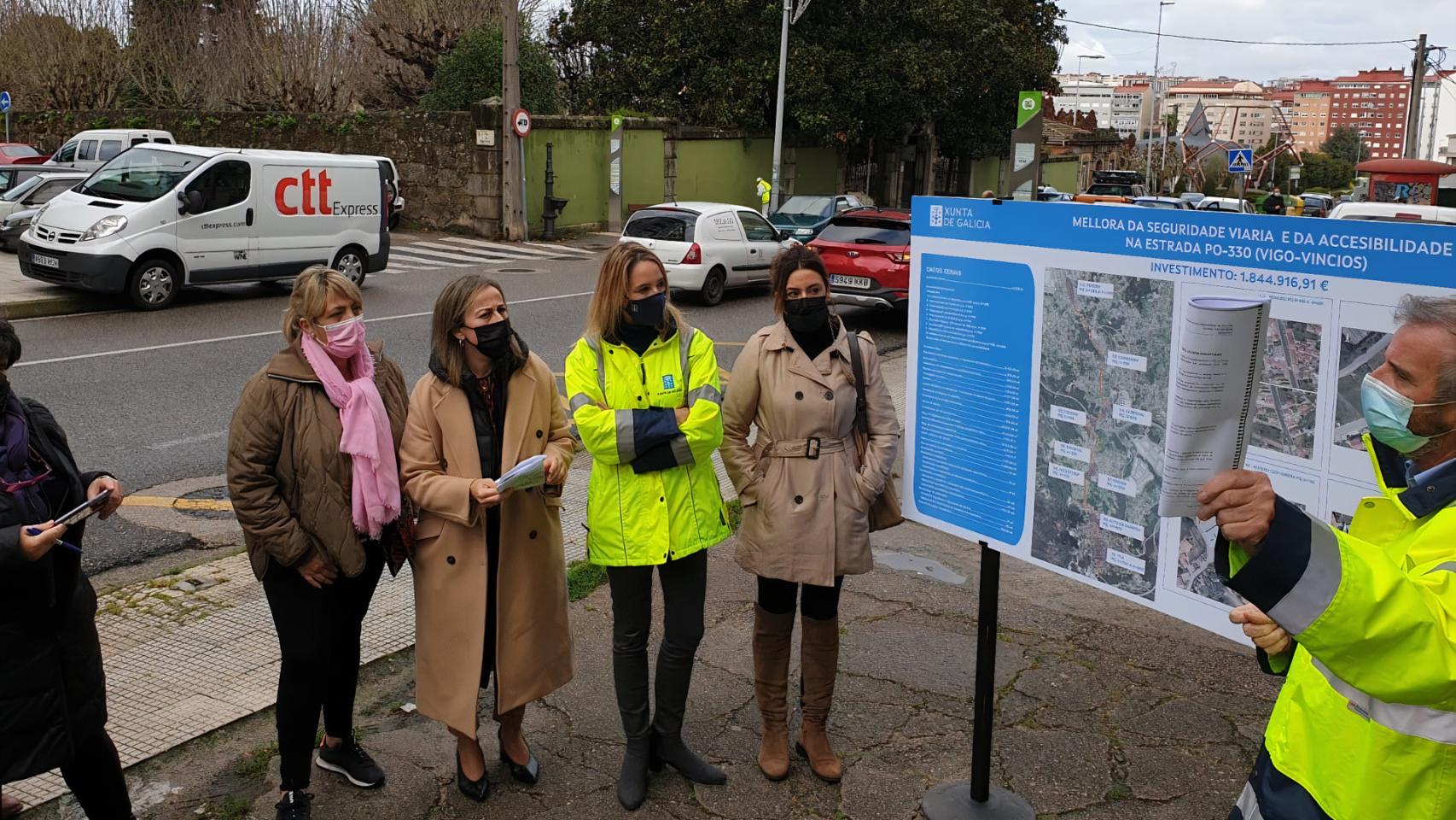 Ethel Vázquez visitó hoy la PO-330 en Vigo para presentar la licitación de mejoras en la zona.