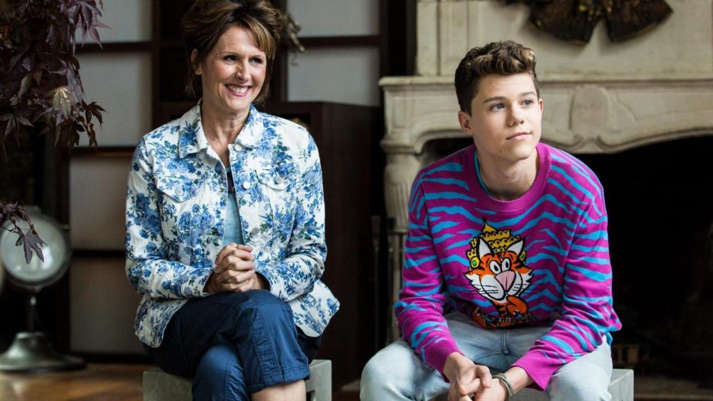 Molly Shannon es la protectora madre de Chase Dreams.