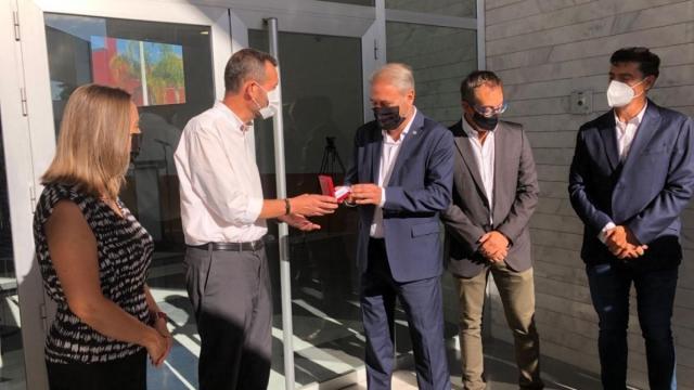 El alcalde, Carlos González, y el rector, Juan José Ruiz, en una imagen de septiembre.